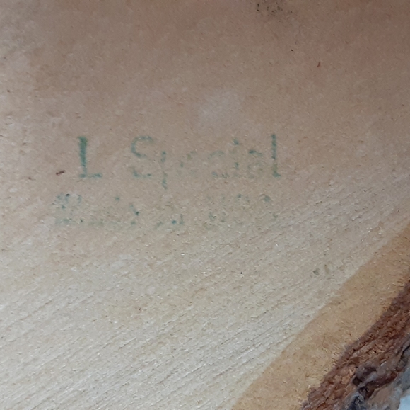 Make room for more collectibles. - Picture 6 of 9